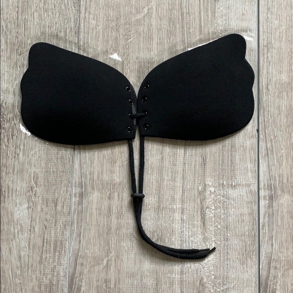 NWOT sticky push-up bra